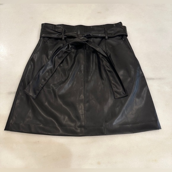 Vegan Leather Banana Republic Factory Tie Black Mini Skirt SZ 12 - Picture 3 of 10